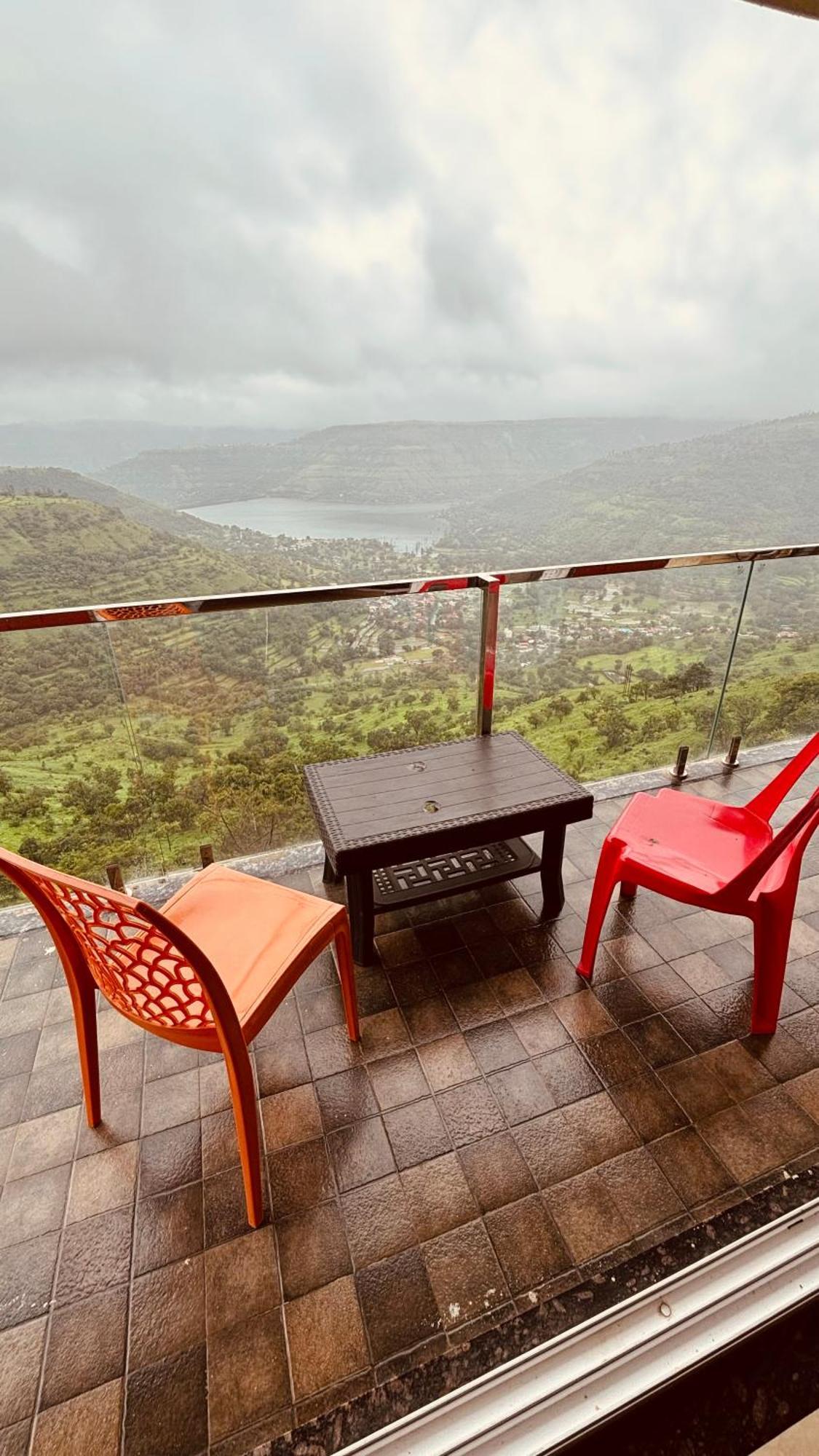 פנצ'גאני Paramount 3 Ac Bedrooms Hall Garden With Lake View מראה חיצוני תמונה