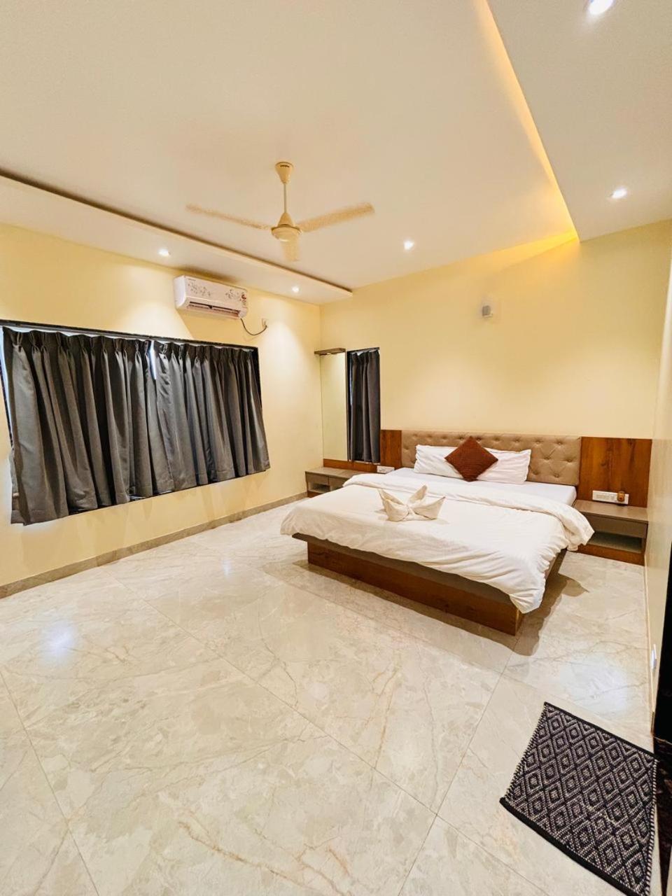 פנצ'גאני Paramount 3 Ac Bedrooms Hall Garden With Lake View מראה חיצוני תמונה