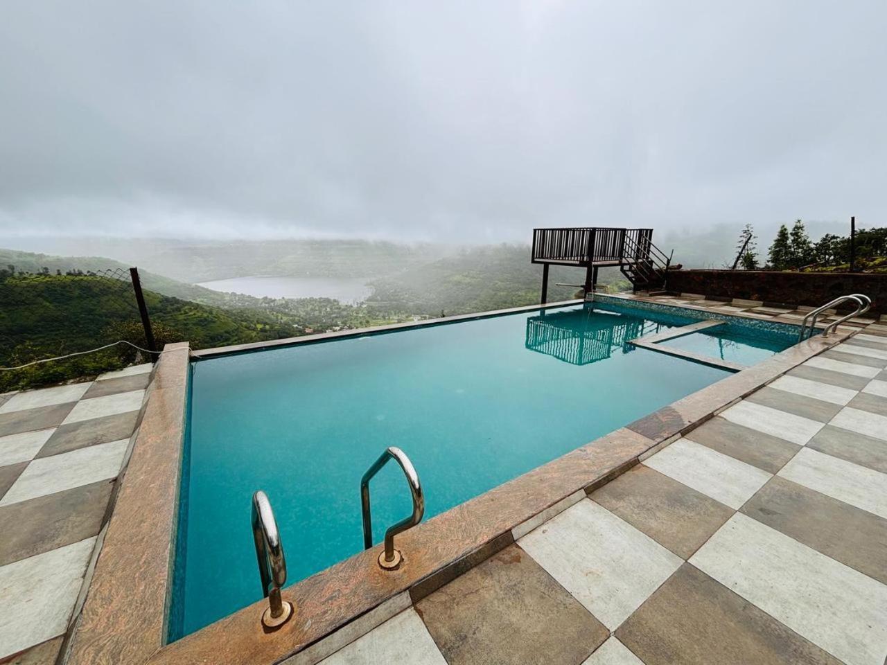 פנצ'גאני Paramount 3 Ac Bedrooms Hall Garden With Lake View מראה חיצוני תמונה