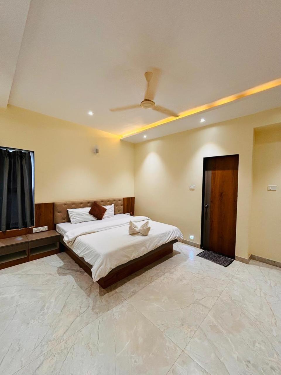 פנצ'גאני Paramount 3 Ac Bedrooms Hall Garden With Lake View מראה חיצוני תמונה