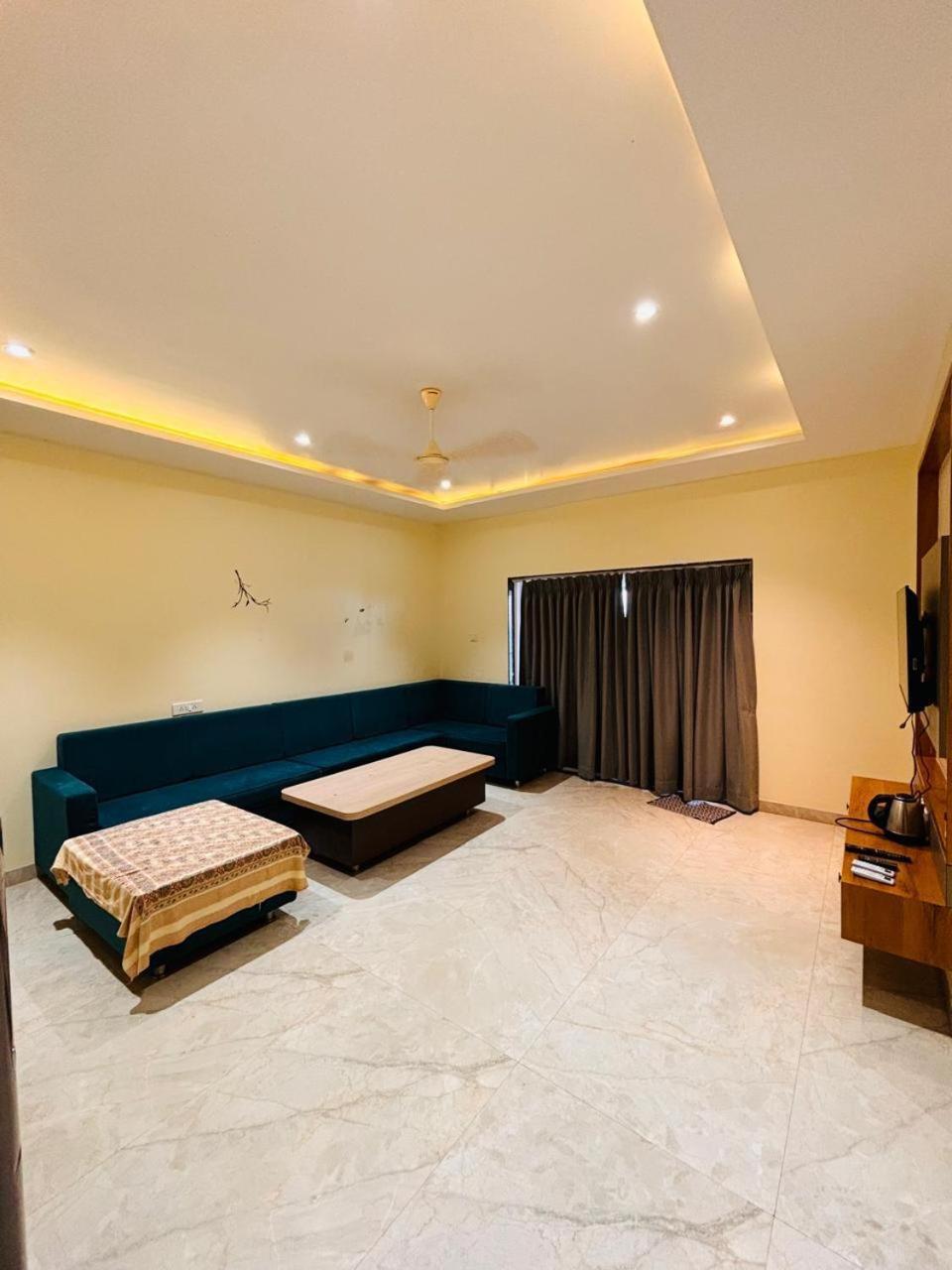 פנצ'גאני Paramount 3 Ac Bedrooms Hall Garden With Lake View מראה חיצוני תמונה