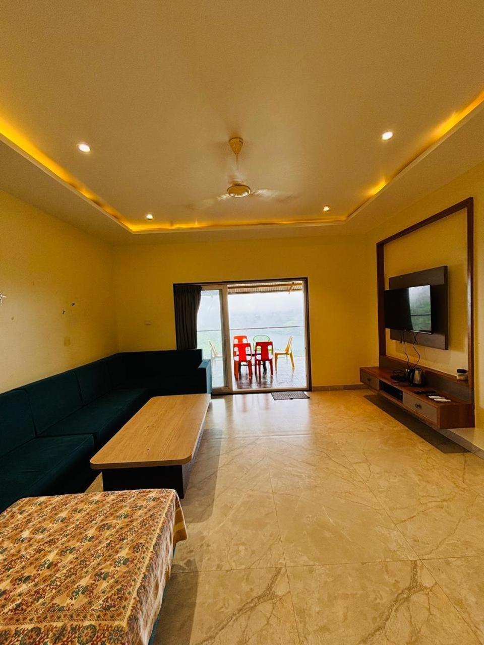 פנצ'גאני Paramount 3 Ac Bedrooms Hall Garden With Lake View מראה חיצוני תמונה