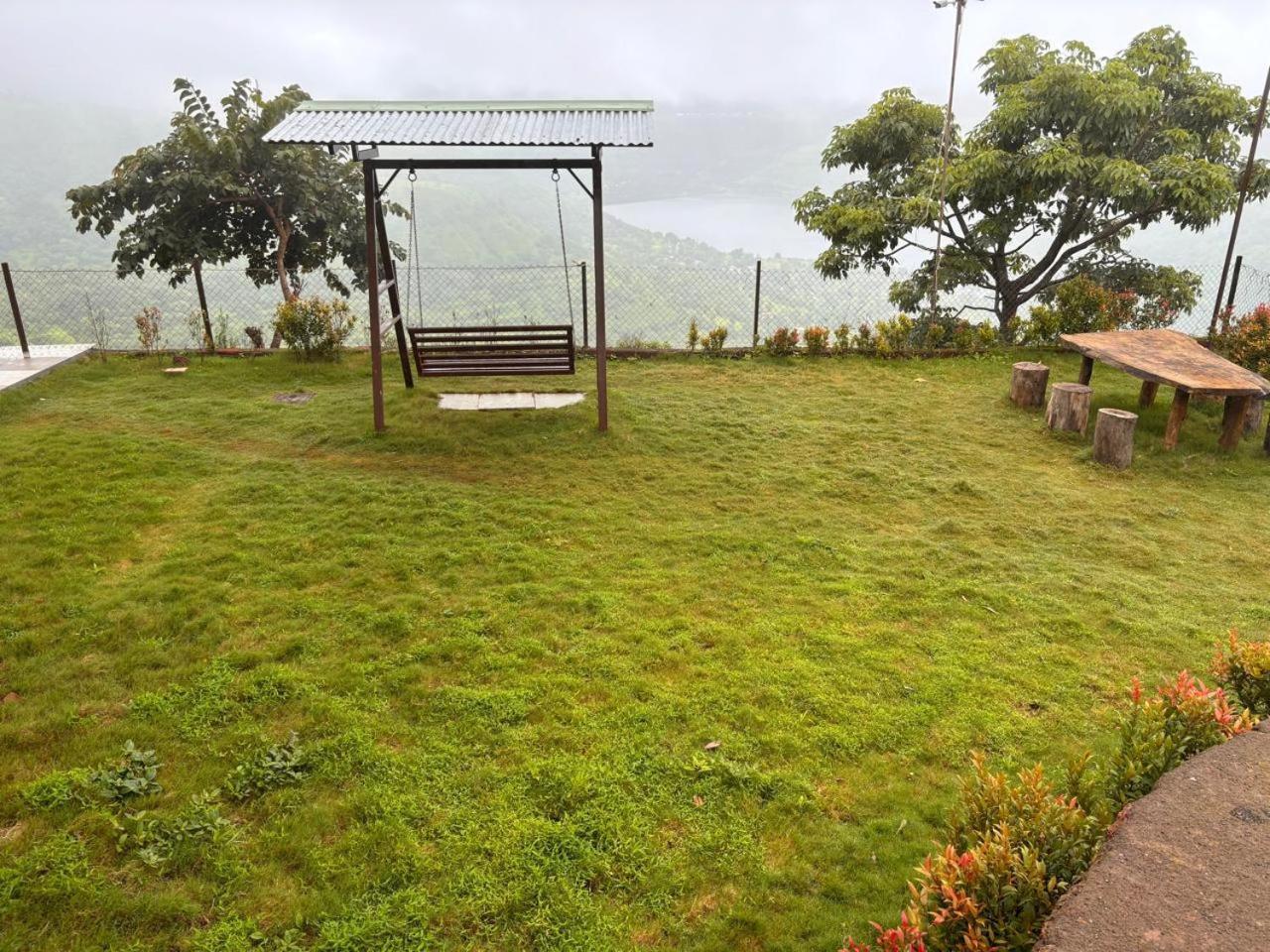 פנצ'גאני Paramount 3 Ac Bedrooms Hall Garden With Lake View מראה חיצוני תמונה