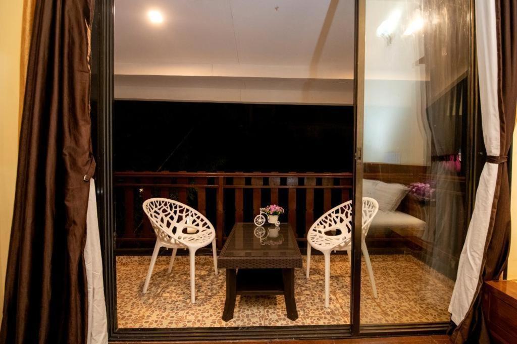 פנצ'גאני Paramount 3 Ac Bedrooms Hall Garden With Lake View מראה חיצוני תמונה