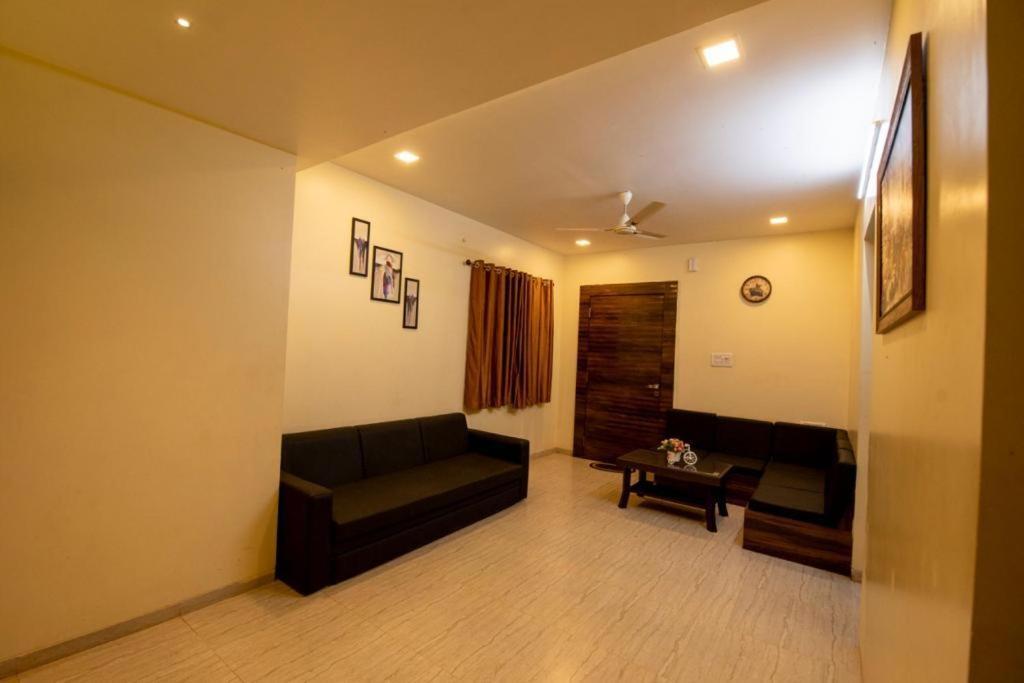 פנצ'גאני Paramount 3 Ac Bedrooms Hall Garden With Lake View מראה חיצוני תמונה