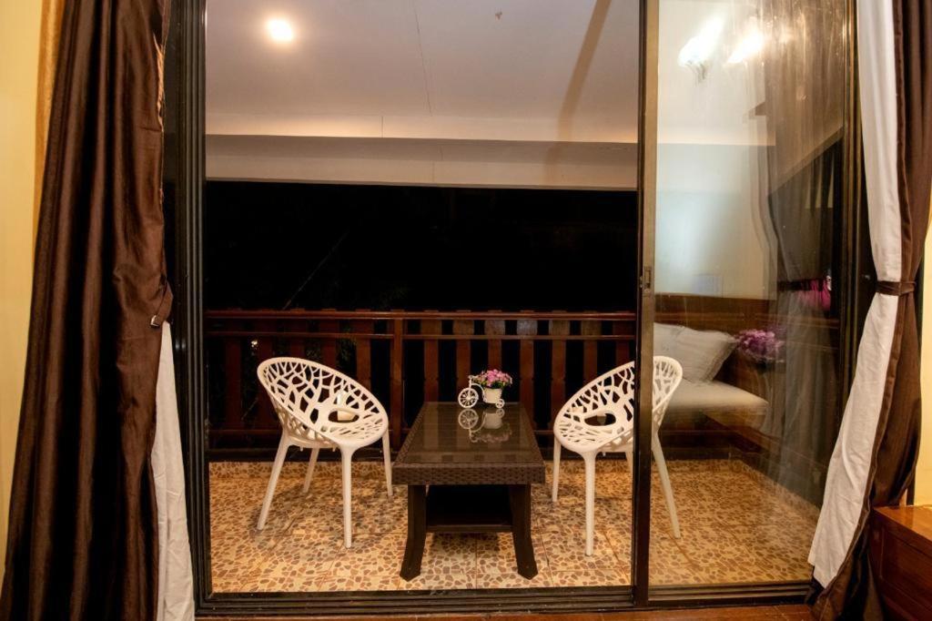 פנצ'גאני Paramount 3 Ac Bedrooms Hall Garden With Lake View מראה חיצוני תמונה