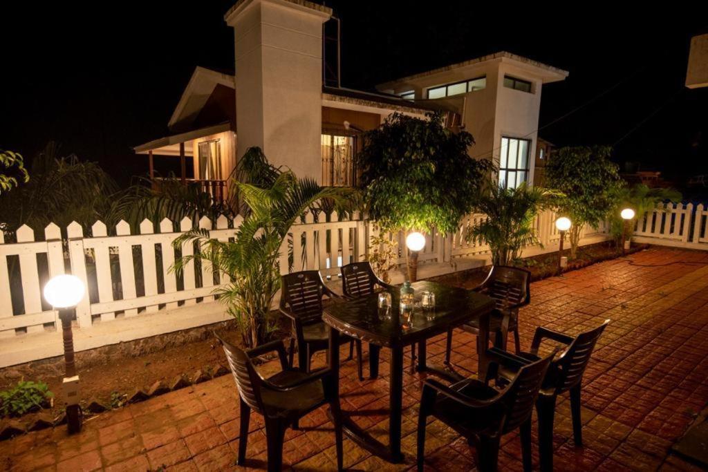 פנצ'גאני Paramount 3 Ac Bedrooms Hall Garden With Lake View מראה חיצוני תמונה