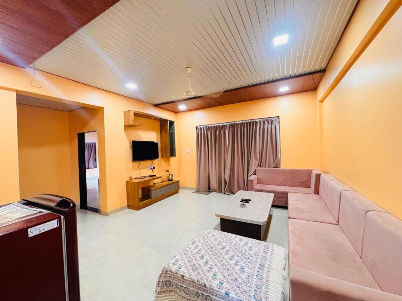 פנצ'גאני Paramount 3 Ac Bedrooms Hall Garden With Lake View מראה חיצוני תמונה